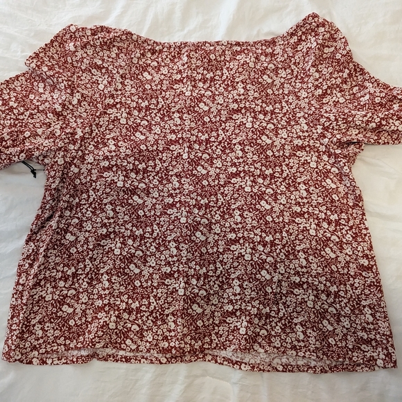 NWT Treasure & Bond Button Down Floral Blouse. Short sleeve. Size Small - Picture 4 of 5